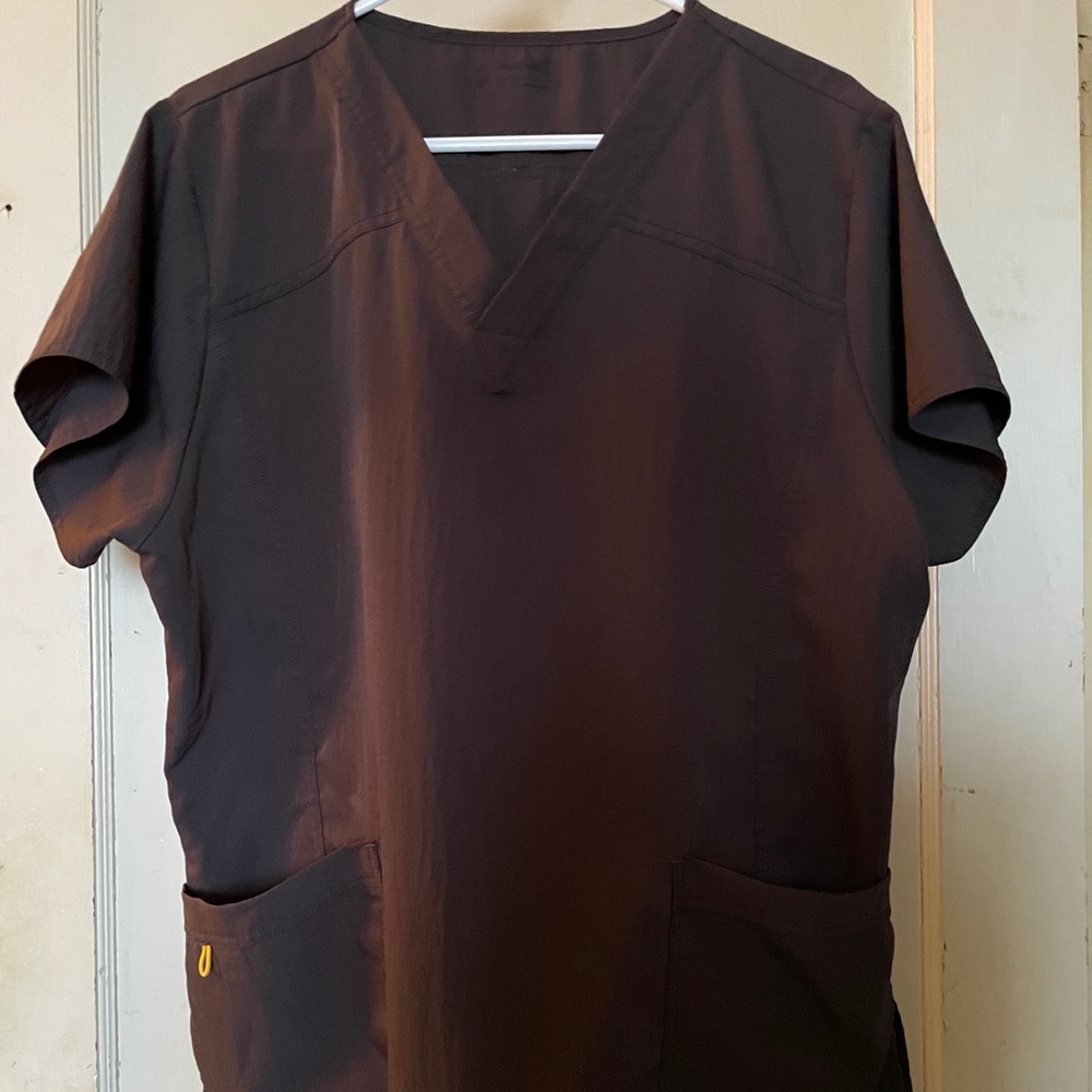 Wonder wink scrub top